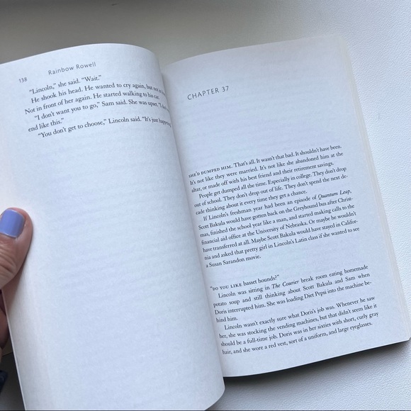 📚 2 Rainbow Rowell Books-Eleanor & Park/ Attachments - Picture 10 of 11